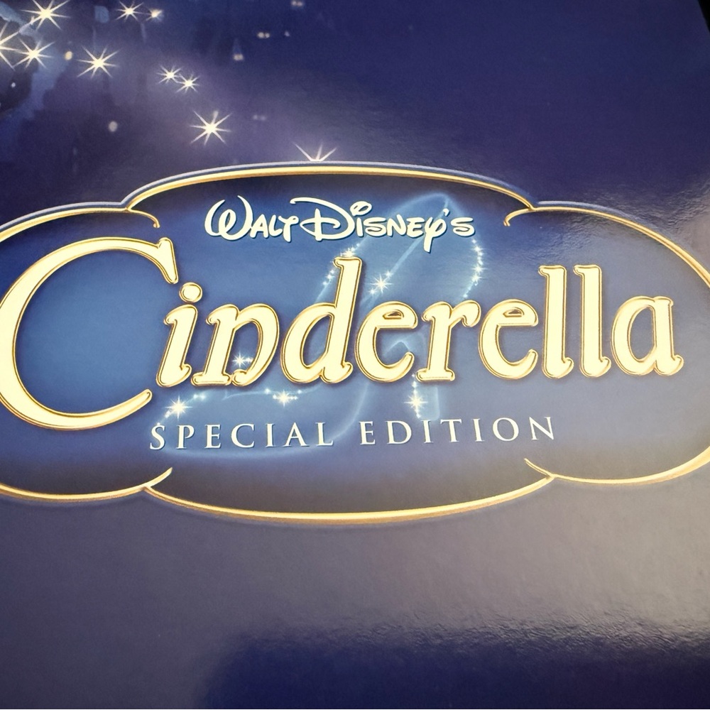 Cinderella, Aladdin and Dumbo  Disney Lithographs

Total of 9 Lithographs